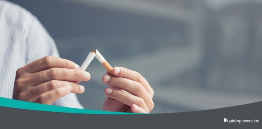 persona partiendo un cigarro imagen grande