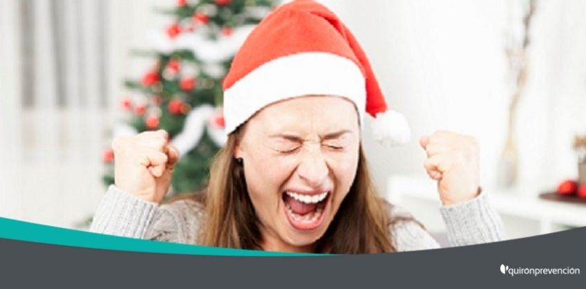 mujer con gorro navidad imagen grande
