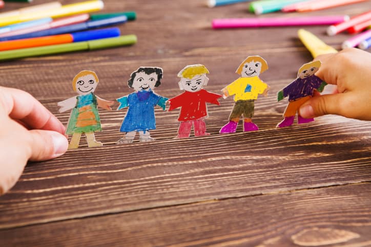 dibujo niñas y niños