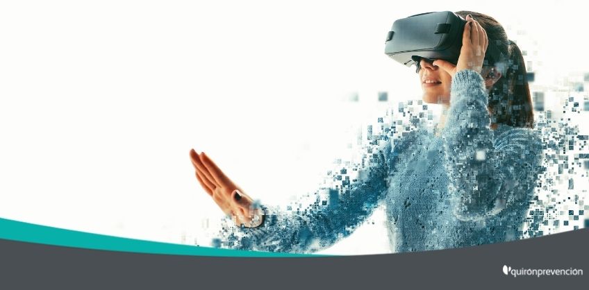 recreación de mujer con gafas 3d imagen grande