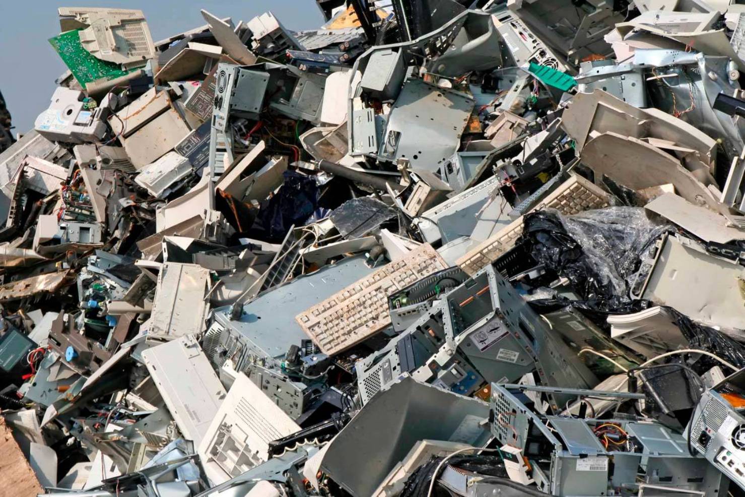 ordenadores sin reciclar (1) (1)