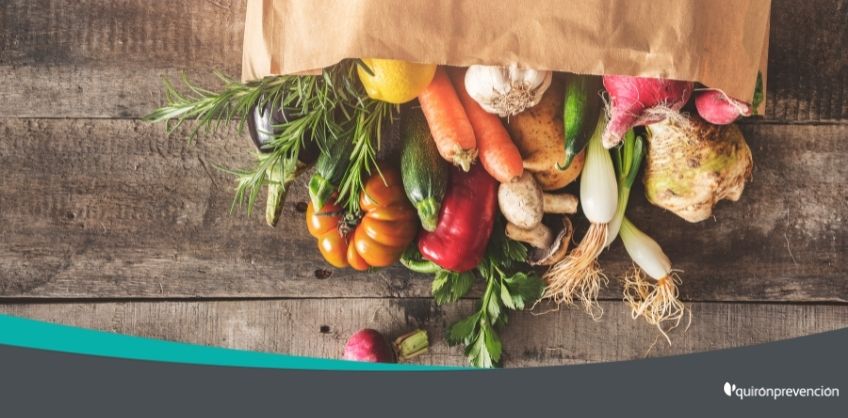 verduras y hortalizas dentro de bolsa papel imagen grande