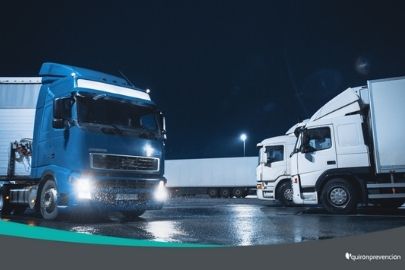 camiones mercancías de noche imagen pequeña