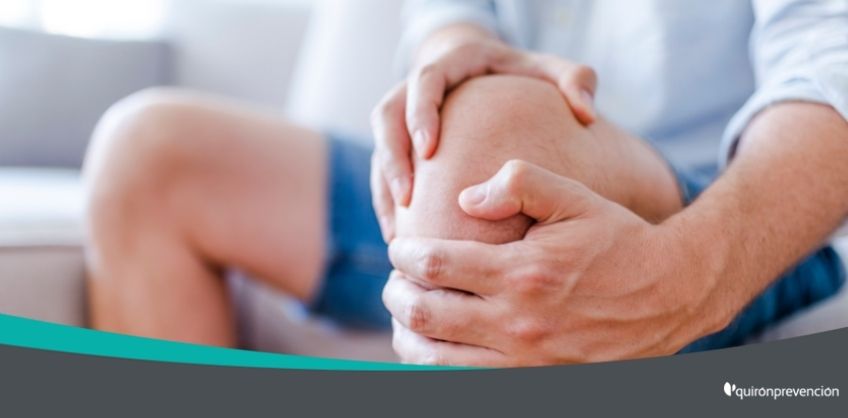 hombre sujetándose rodilla con dolor interno imagen grande