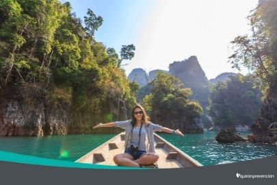 mujer en barco por Vietnam imagen pequeña