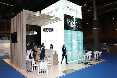 stand iluminado en feria