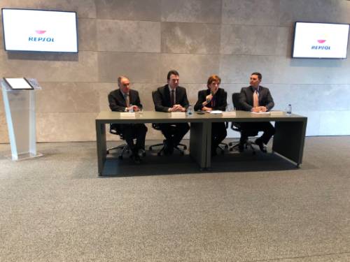 4 representantes sentados acto 3