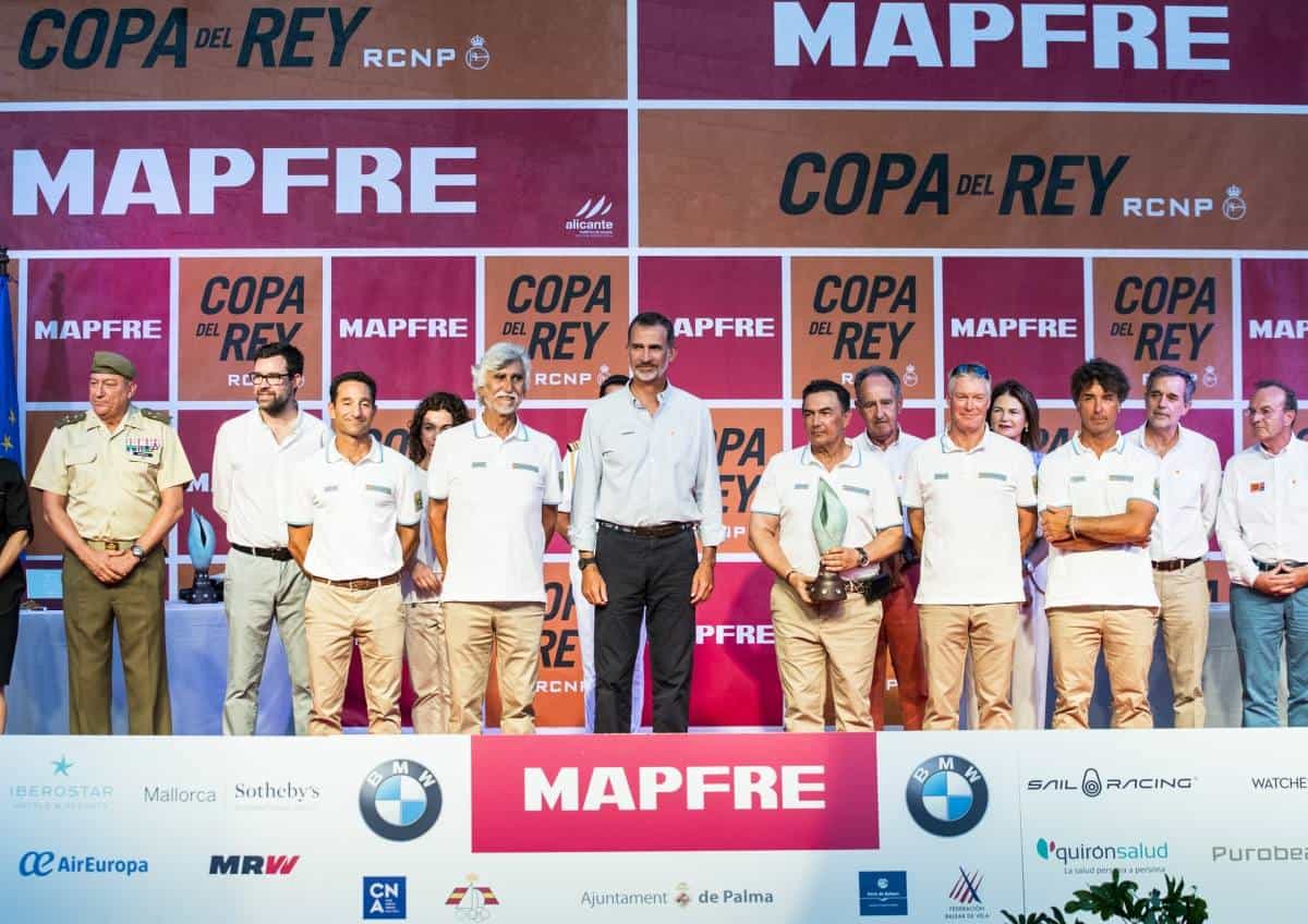 Equipo Movistar entrega premios 2