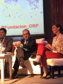 conferenciantes presentando 3