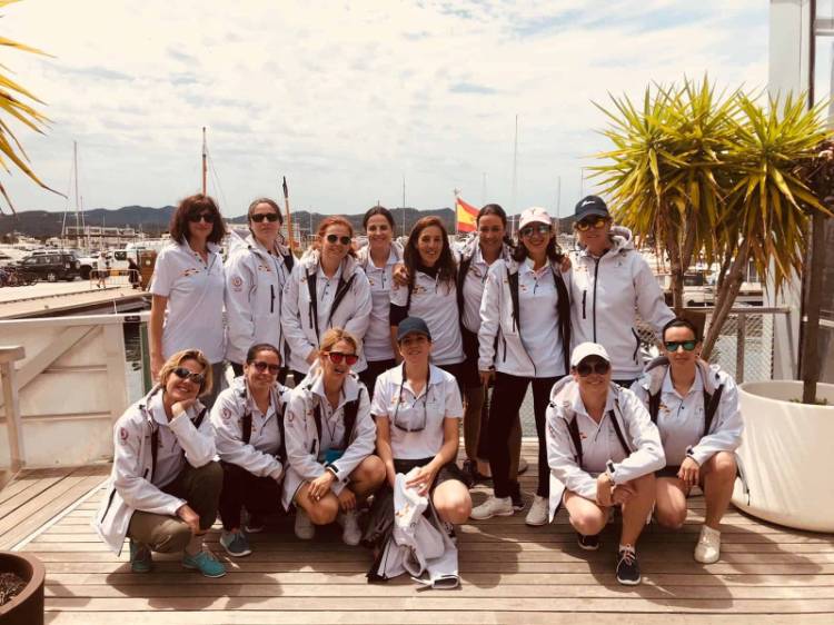 equipo mujeres posando